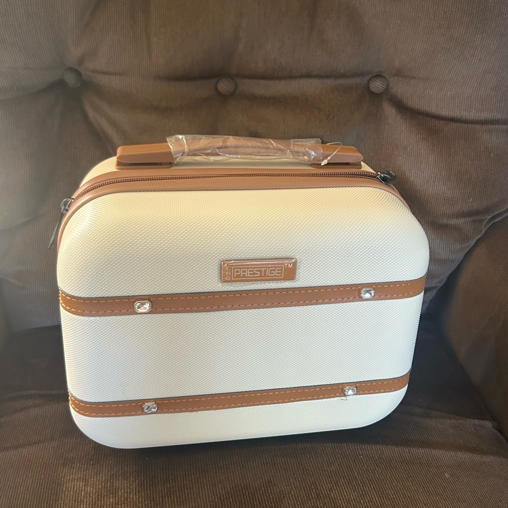 Hard Shell Cosmetic Case - Picture 2 of 4